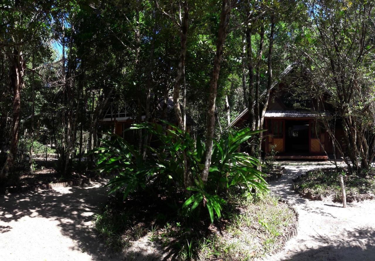 Les Acacias Bungalows Manambolo Extérieur photo