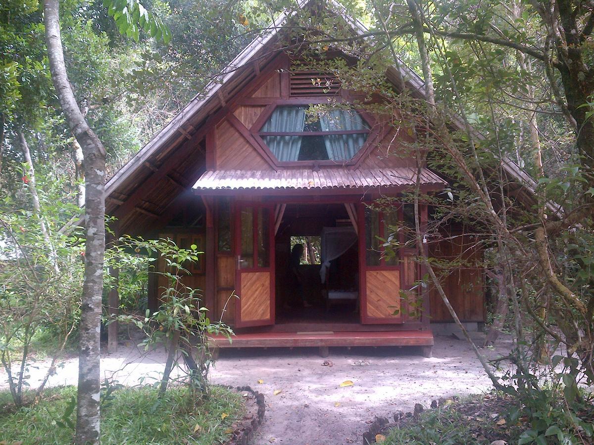 Les Acacias Bungalows Manambolo Extérieur photo