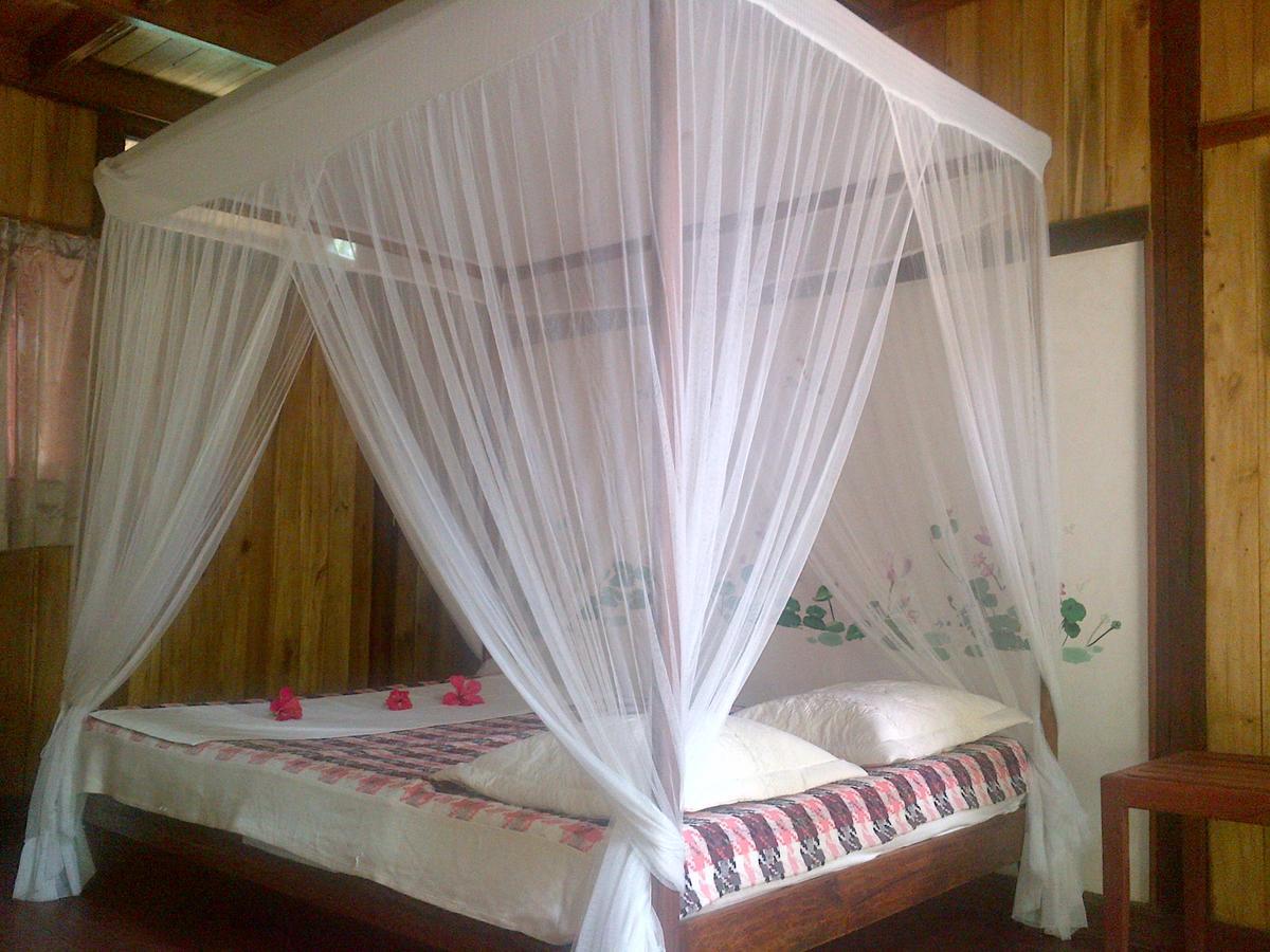 Les Acacias Bungalows Manambolo Extérieur photo