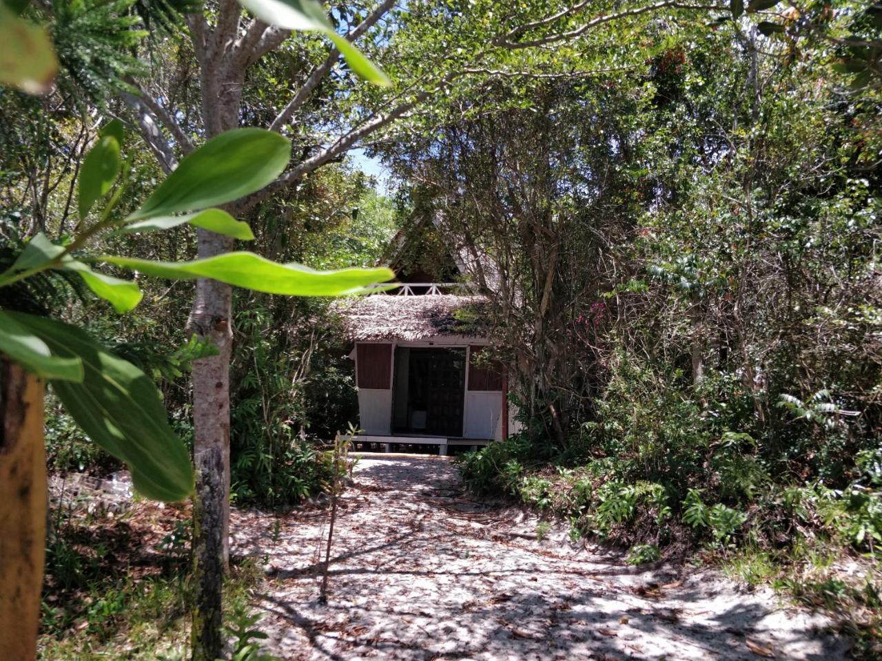 Les Acacias Bungalows Manambolo Extérieur photo