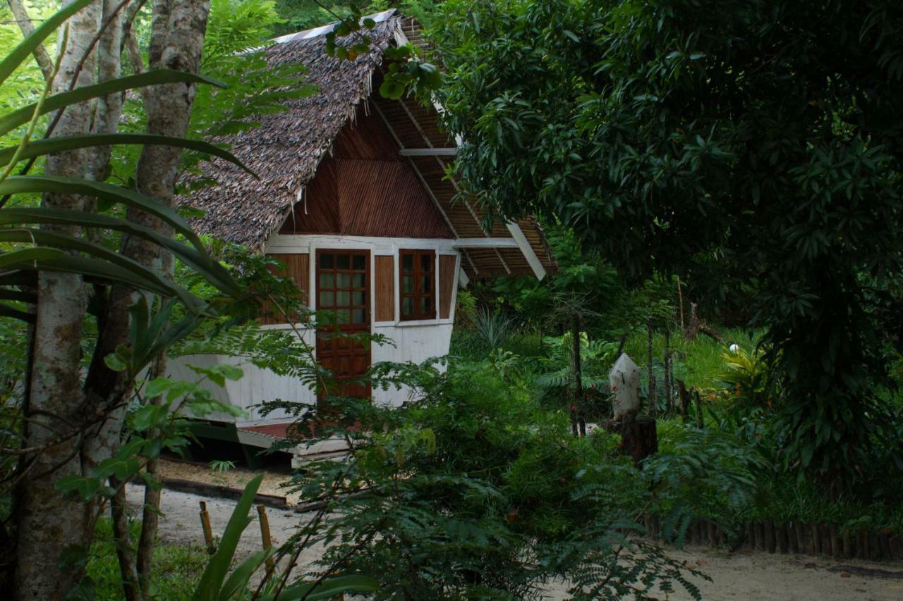 Les Acacias Bungalows Manambolo Extérieur photo