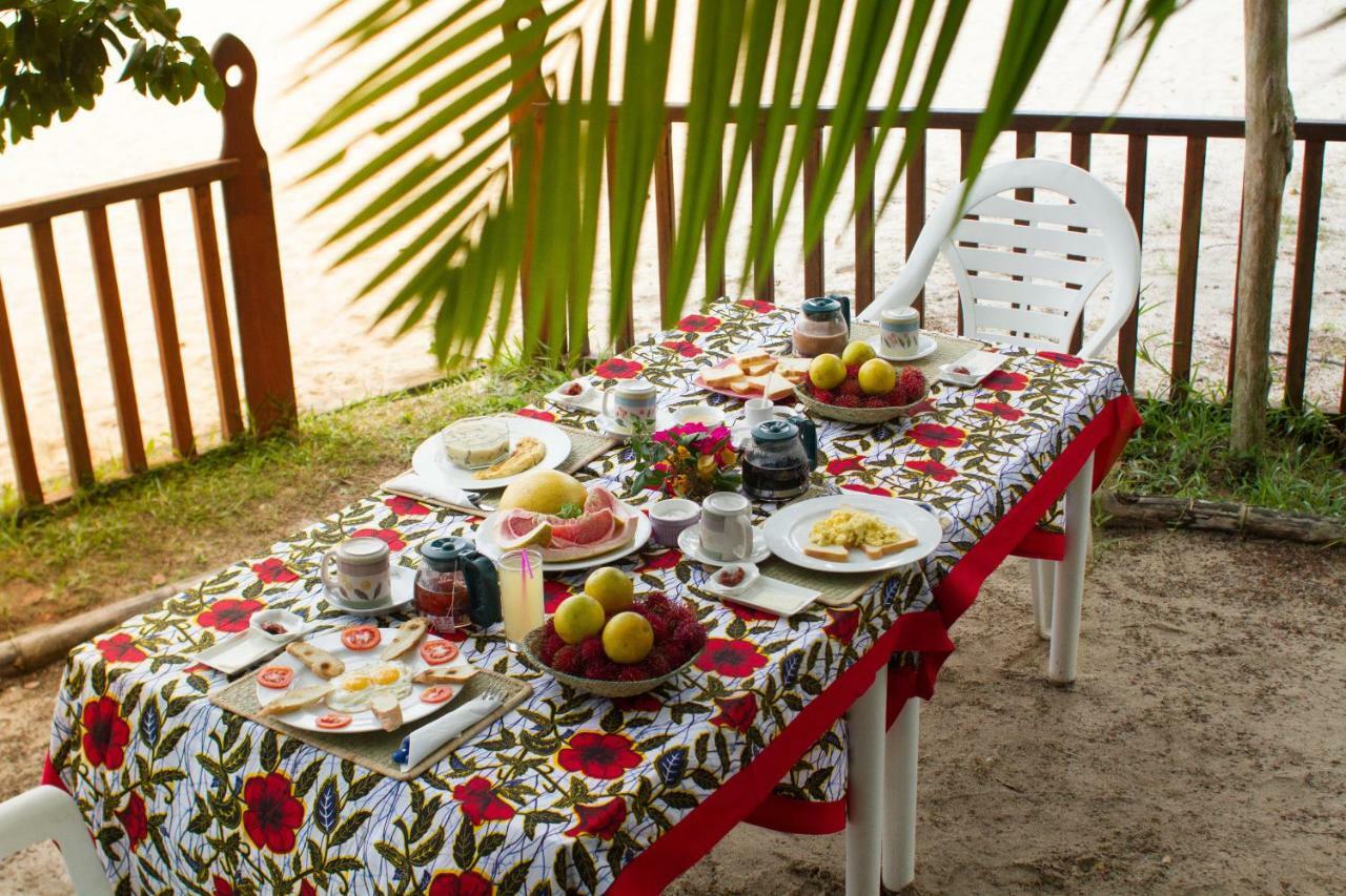Les Acacias Bungalows Manambolo Extérieur photo