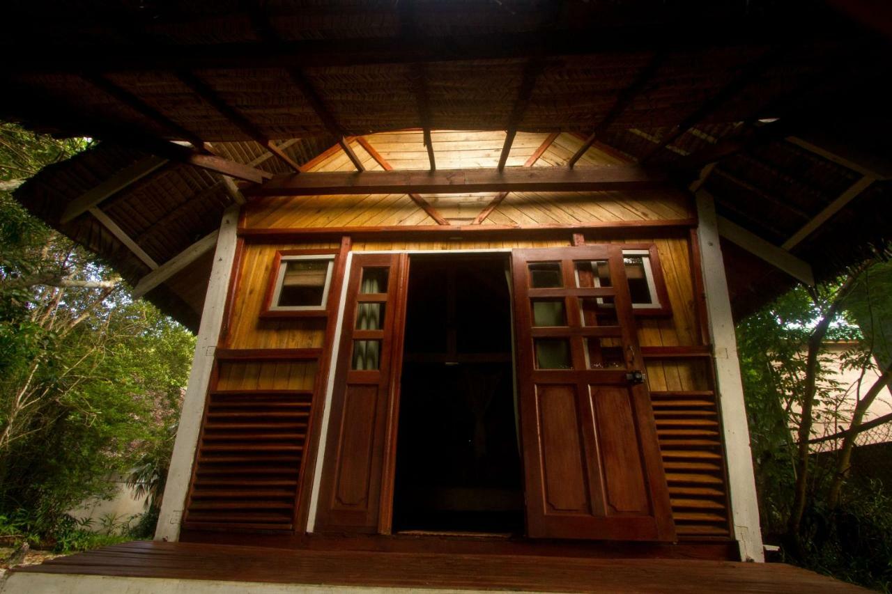 Les Acacias Bungalows Manambolo Extérieur photo