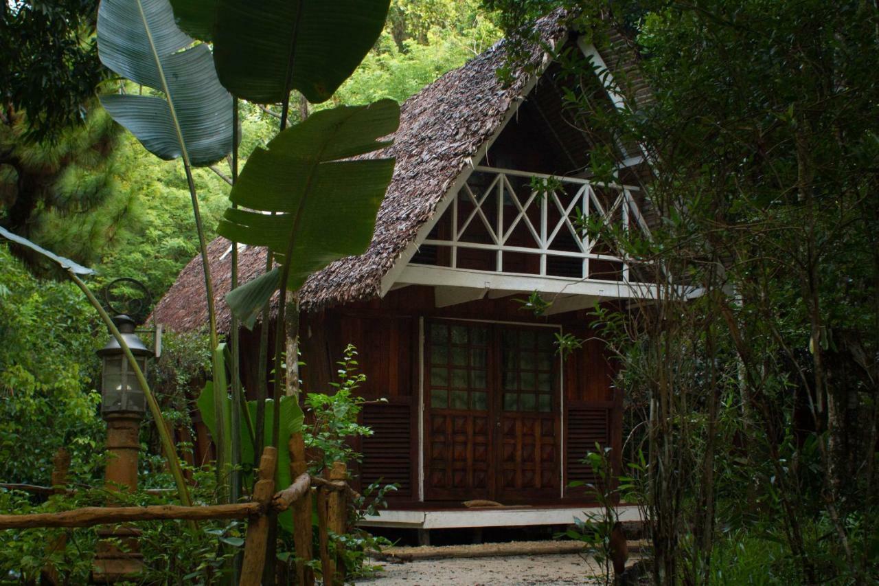 Les Acacias Bungalows Manambolo Extérieur photo
